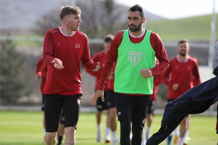 Sivasspor, Fatih Karag&uuml;mr&uuml;k'e hazırlanıyor