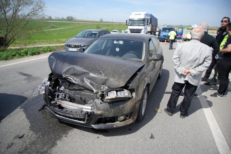 Edirne'de iki otomobil &ccedil;arpıştı: 1 yaralı