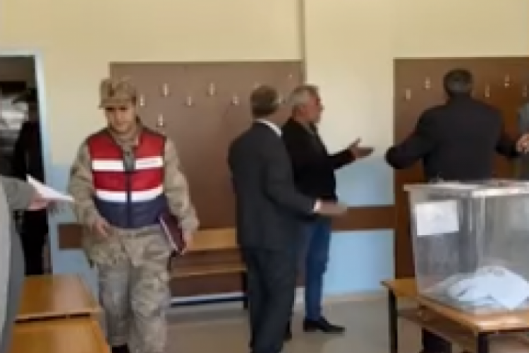 Se&ccedil;imin ilk kavgası Şanlıurfa'dan!