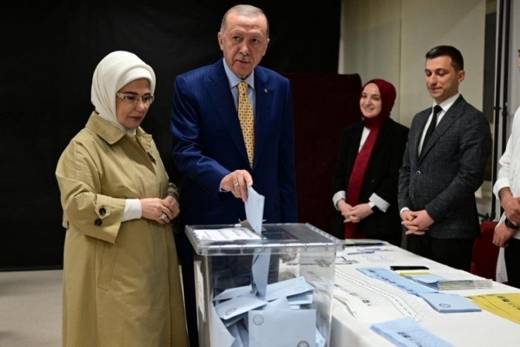 Cumhurbaşkanı Erdoğan oyunu kullandı! "Se&ccedil;im milletimize hayırlı olsun"
