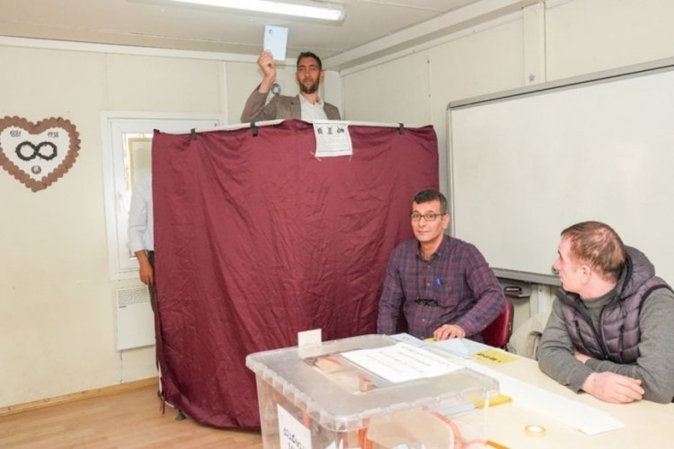 "D&uuml;nyanın en uzun adamı" Mardin'de oyunu kullandı