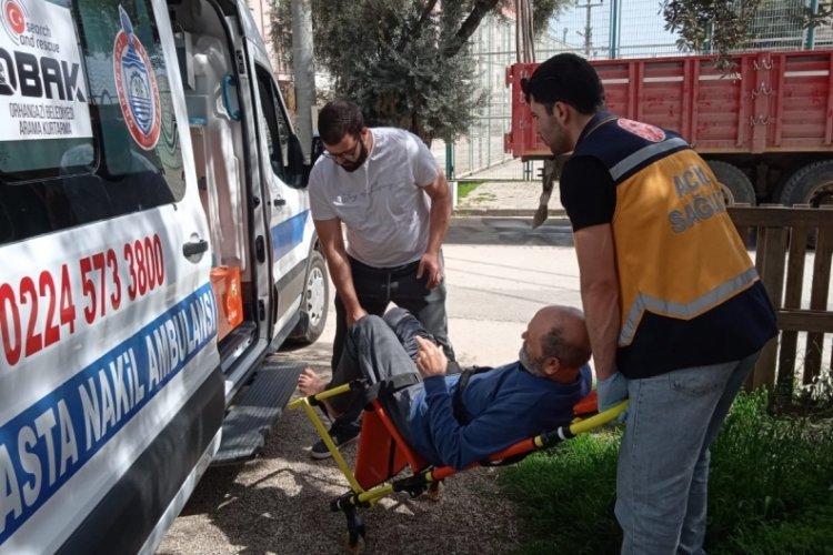 Bursa'da ambulanslar sandığa se&ccedil;men taşıyor