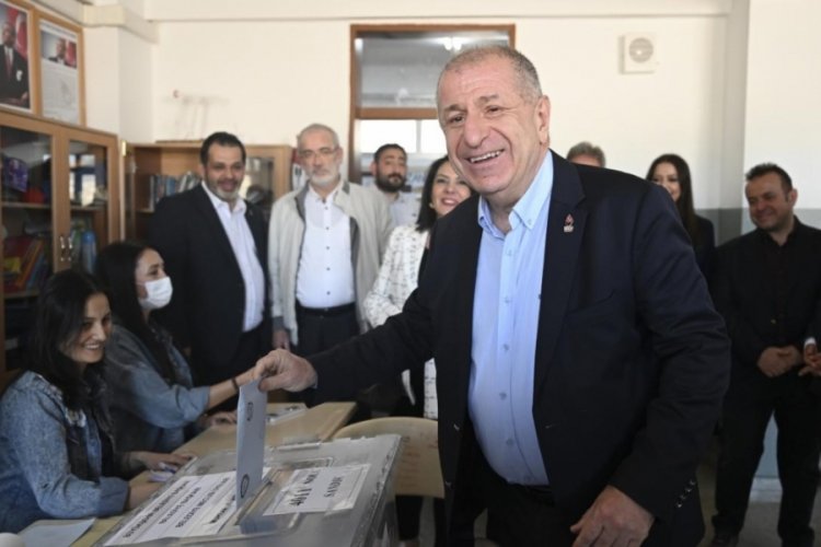 Zafer Partisi Genel Başkanı &Ouml;zdağ oyunu Ankara'da kullandı