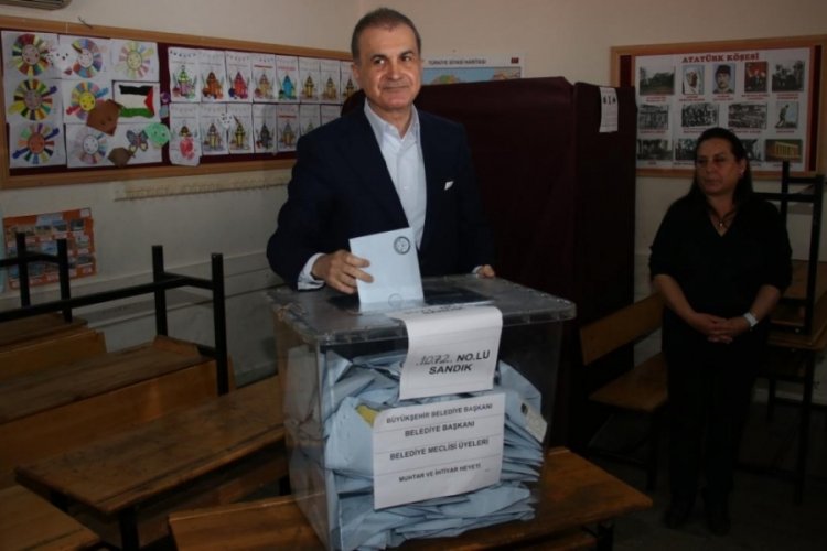 &Ouml;mer &Ccedil;elik, oyunu Adana'da mezun olduğu ilkokulda kullandı