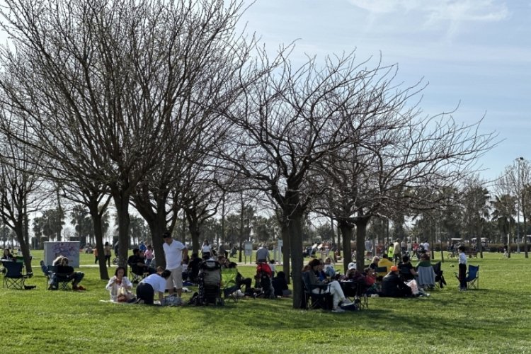 İstanbul'da oyunu kullanan vatandaşlar sahillere akın etti