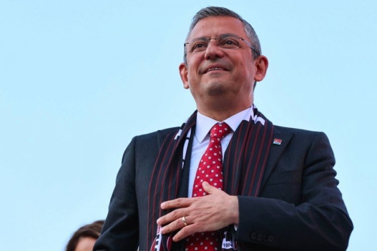 Sandıklar kapandı, &Ouml;zg&uuml;r &Ouml;zel a&ccedil;ıklama yaptı: T&uuml;m tercihler, başımızın tacıdır