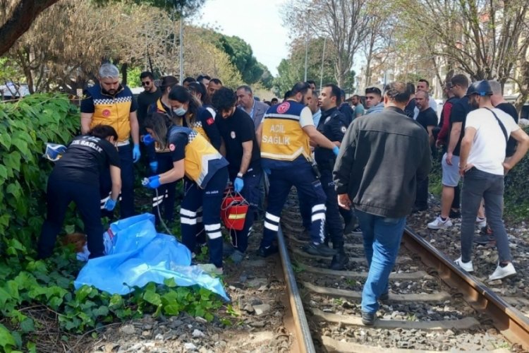 Manisa'da karşıya ge&ccedil;erken yolcu treninin &ccedil;arptığı kadın &ouml;ld&uuml;