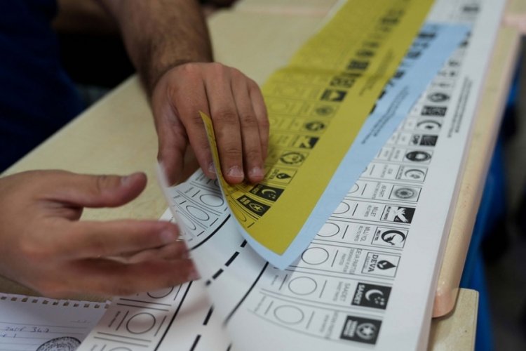 AK Parti'li Şen'den 'anket' a&ccedil;ıklaması
