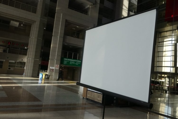 İstanbul Adalet Sarayı'na resmi veriler i&ccedil;in ekran kuruldu