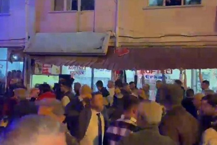 CHP'de coşkulu kutlamaya balkon dayanmadı: 1'i ağır, 4 yaralı