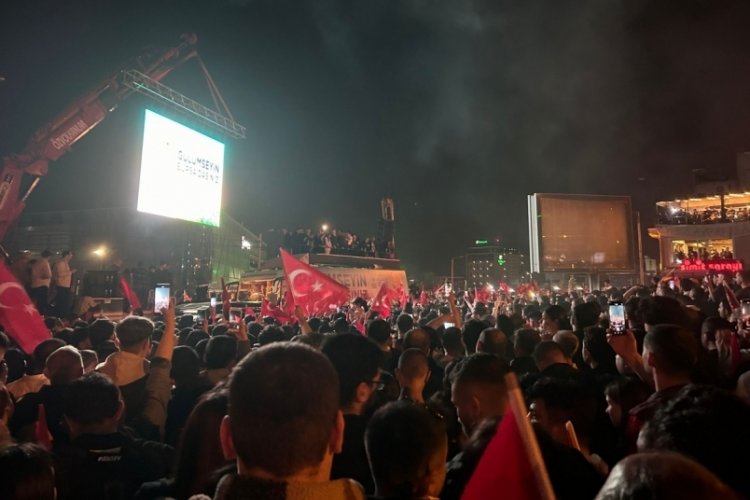 Bozbey Kent Meydanı'nda Bursalılarla buluştu