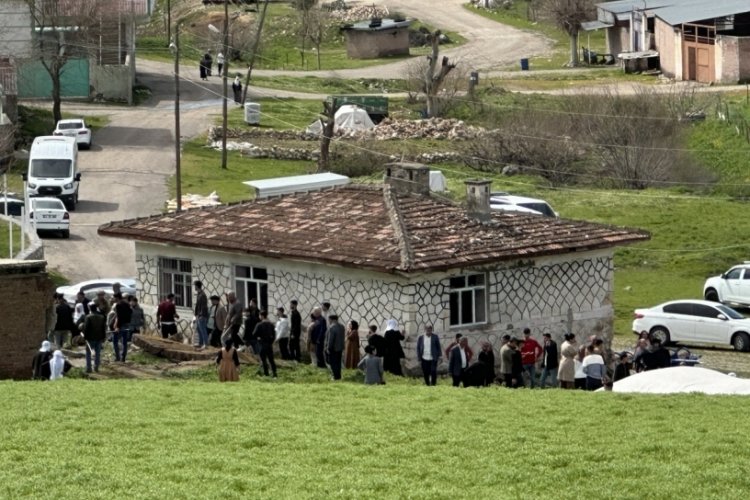 Diyarbakır'da 1 kişinin &ouml;ld&uuml;ğ&uuml; muhtarlık kavgasında 14 g&ouml;zaltı