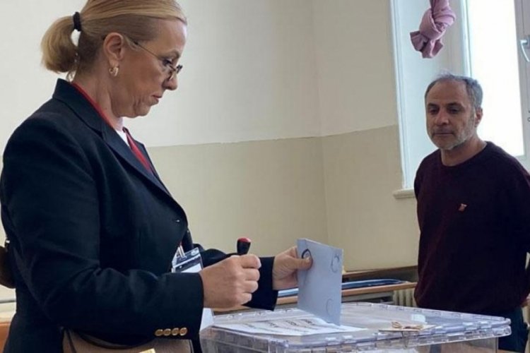 İzmir'de kesin olmayan sonu&ccedil;lara g&ouml;re ge&ccedil;ersiz oy sayısı 94 bin 435