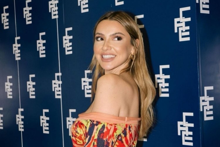 &Uuml;nl&uuml; şarkıcı Hadise'nin reklam geliri ortaya &ccedil;ıktı: 300 milyon lira