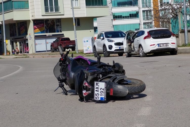 Samsun'da motosiklet ile otomobil &ccedil;arpıştı: 1 yaralı