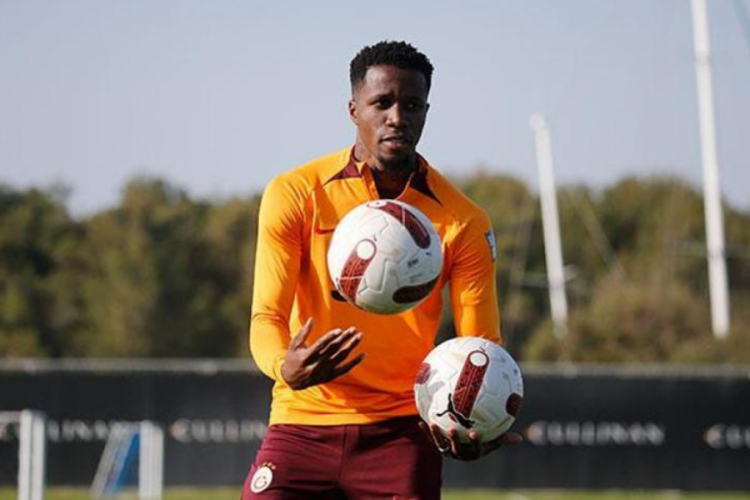 Wilfried Zaha ve Serge Aurier, Emerse Fae ile g&ouml;r&uuml;şt&uuml;