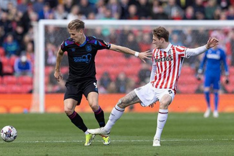 Stoke City, Huddersfield karşılaşması berabere bitti