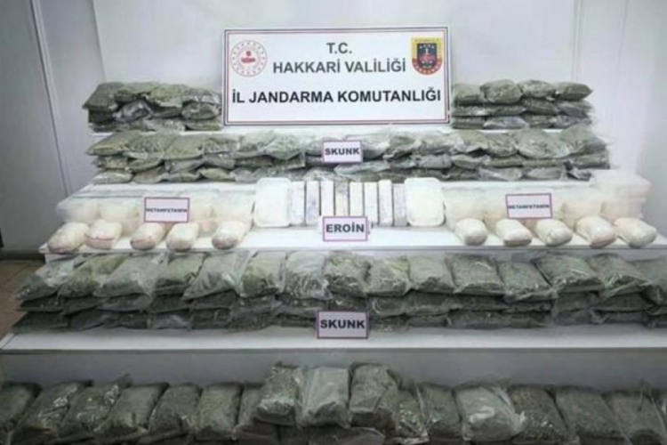 Hakkari'de arazide gizlenmiş 361 kilo uyuşturucu bulundu