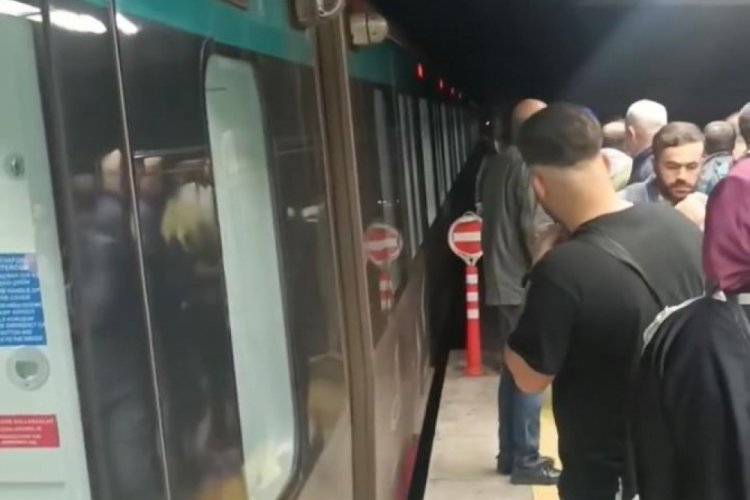 İstanbul Marmaray'da intihar girişimi: Seferlerde aksama yaşanıyor