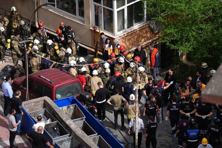 İstanbul'da 16 katlı binada yangın: 29 &ouml;l&uuml;