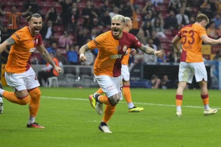Galatasaray'da Okan Buruk rekor kırdı