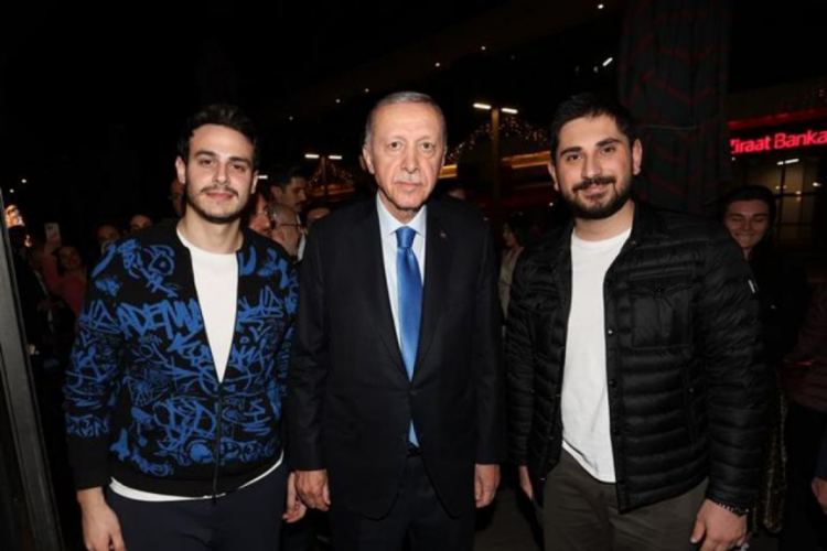 Cumhurbaşkanı Erdoğan gen&ccedil;lerle buluştu
