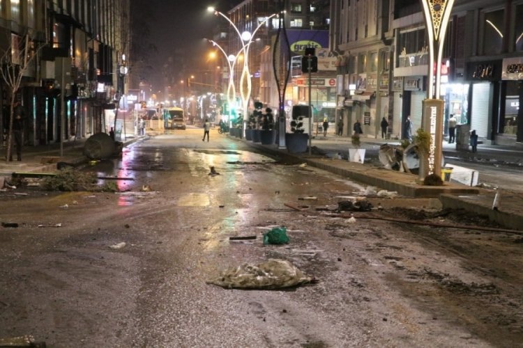 Van'dan sonra Hakkari'de de olay &ccedil;ıktı