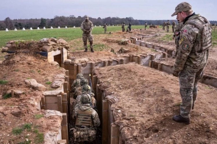 Ukrayna savaşa &ccedil;ağrılma yaşını d&uuml;ş&uuml;rd&uuml;
