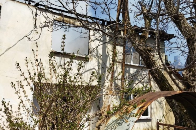 Bursa'da mahallede &ccedil;ıkan yangında 4 ev zarar g&ouml;rd&uuml;