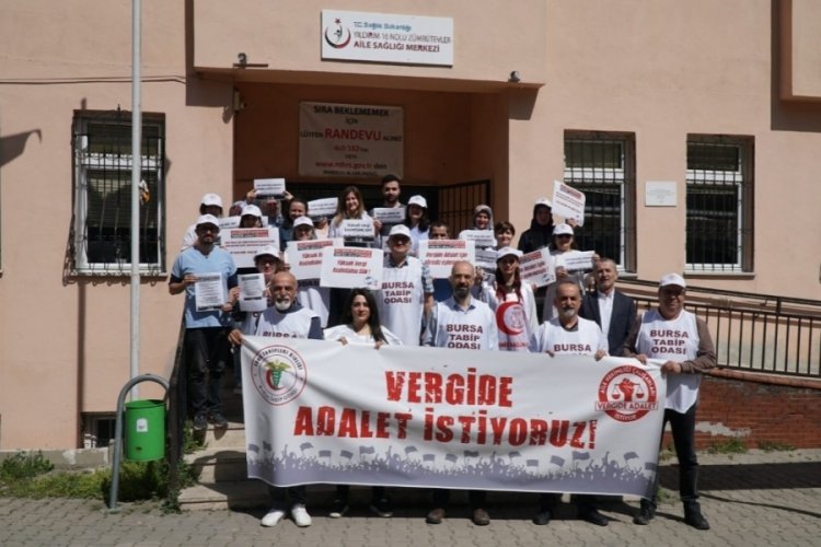 Bursa'da sağlık &ccedil;alışanlarını "Vergide adalet istiyoruz" eylemleri devam ediyor