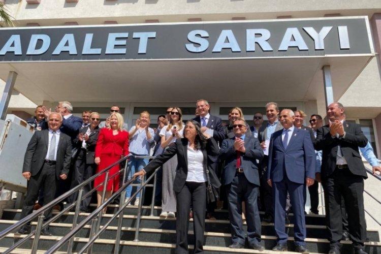Balıkesir'de Ayvalık Belediye Başkanı ve meclis &uuml;yeleri mazbatalarını aldı
