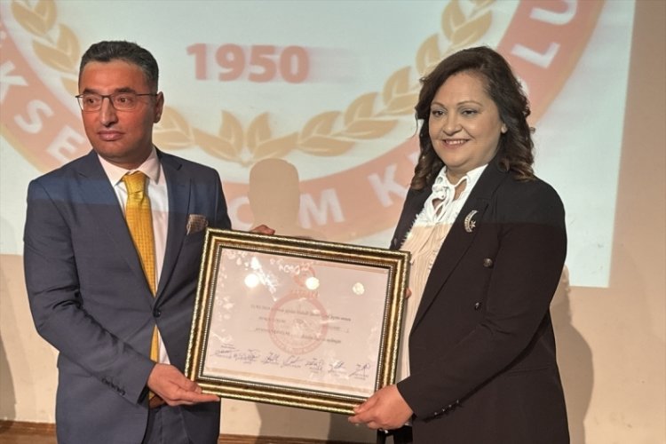 Afyonkarahisar Belediye Başkanı Burcu K&ouml;ksal mazbatasını aldı