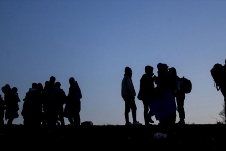 Edirne'de 15 d&uuml;zensiz g&ouml;&ccedil;men yakalandı