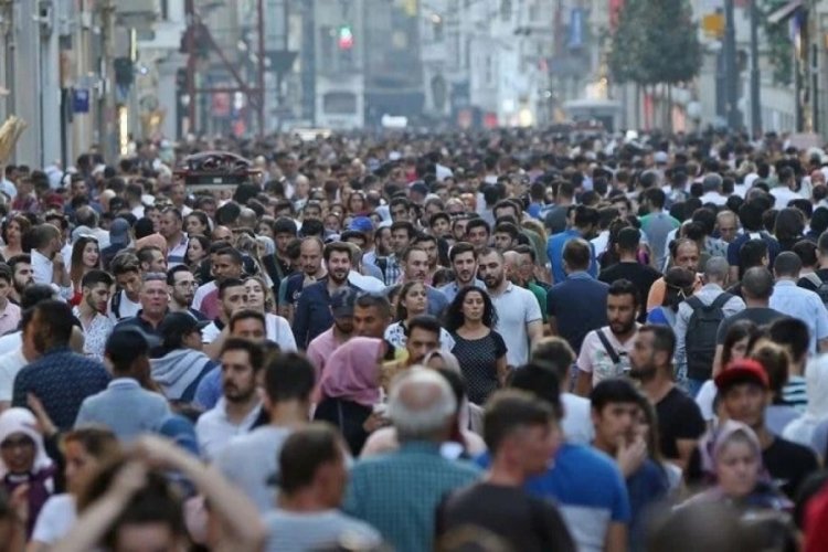 T&Uuml;İK a&ccedil;ıkladı! Anne ve babanın alışkanlıkları &ccedil;ocuklarına ge&ccedil;iyor