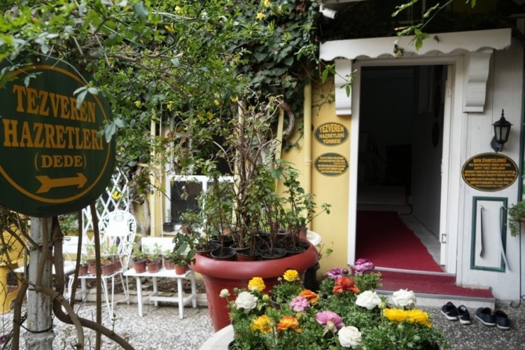Bursa'da Tezveren Dede T&uuml;rbesi Ramazan ayında ziyaret&ccedil;ilerin ilgi odağı oluyor