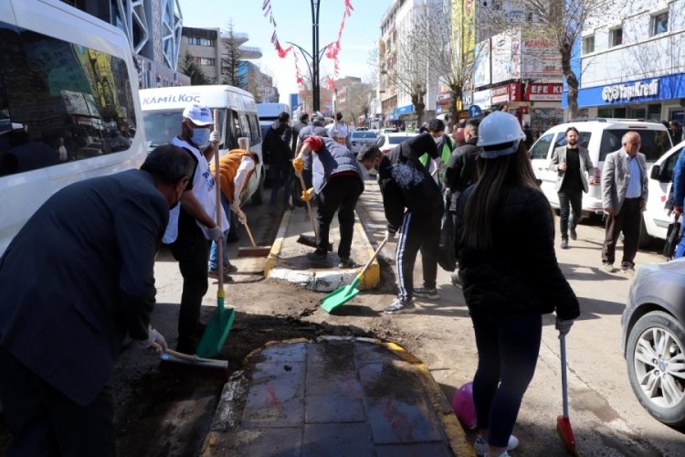 Van'da olaylar sona erdi; yapılan &ccedil;ağrılarla sokaklar temizlenmeye başlandı