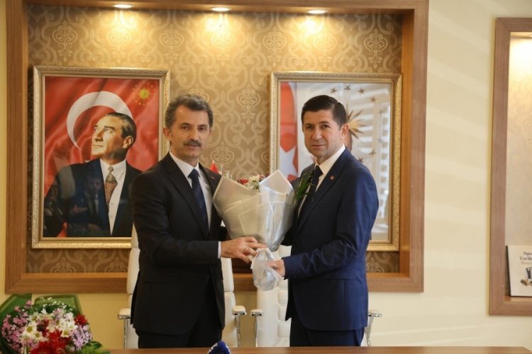 Kocaali Belediye Başkanı Y&uuml;z&uuml;c&uuml;, mazbatasını aldı
