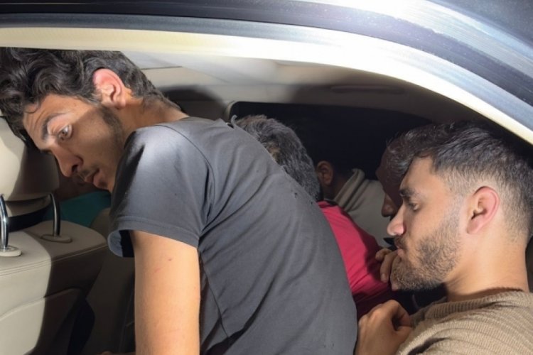 L&uuml;ks ara&ccedil;larla insan ka&ccedil;ak&ccedil;ılığı yapan şahıslar yakayı ele verdi