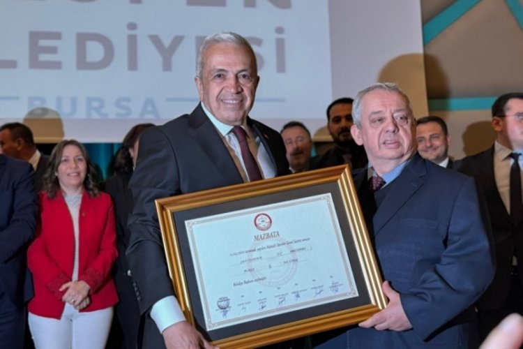 Nil&uuml;fer Belediye Başkanı Şadi &Ouml;zdemir mazbatasını aldı