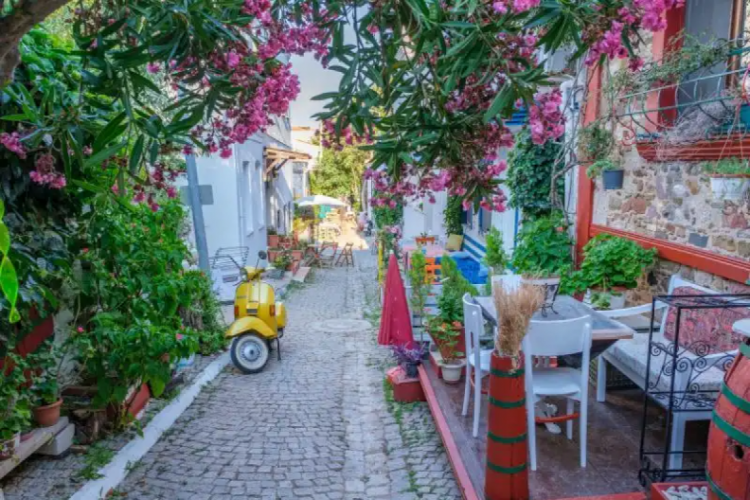 &Ccedil;anakkale'nin Bozcaada il&ccedil;esine bayramda ara&ccedil; giremeyecek!