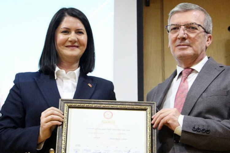 Edirne'nin ilk kadın Belediye Başkanı g&ouml;reve başladı