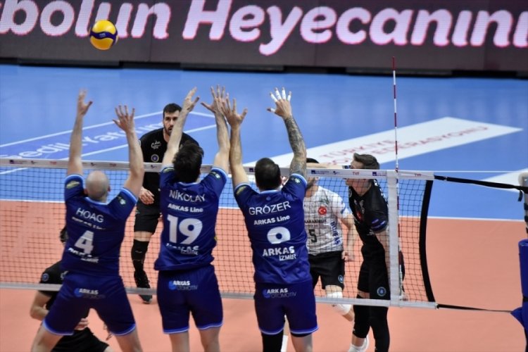 Arkas Spor, Bursa&nbsp;B&uuml;y&uuml;kşehir Belediyespor'a set vermedi