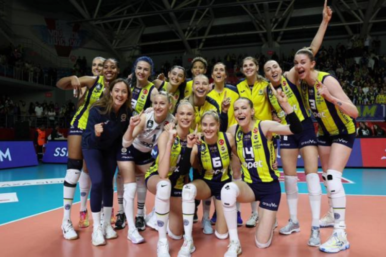 Fenerbah&ccedil;e Opet, Vodafone Sultanlar Ligi'nde finale y&uuml;kseldi