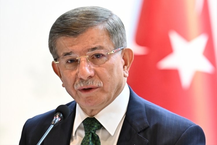 Ahmet Davutoğlu: Neşteri önce kendimize atacağız