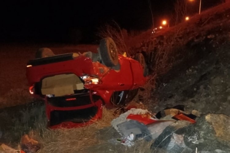Erzincan'da şarampole devrilen otomobildeki 7 kişi yaralandı
