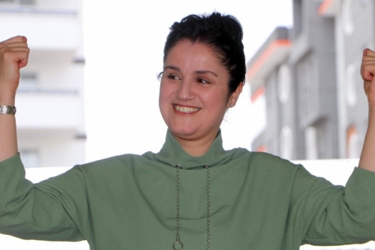 Erzurum'da bir kadın 42 erkek rakibini geride bırakıp, muhtar oldu
