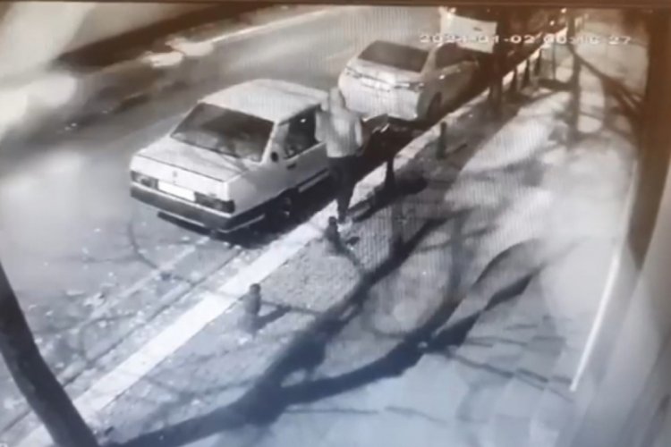 İstanbul'da park halindeki otomobilleri &ccedil;alan ş&uuml;pheliler yakalandı