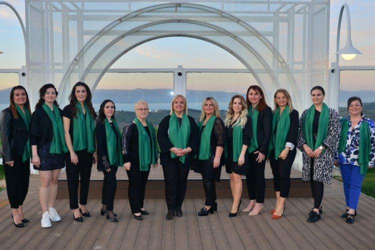 Annelerin renkli iftarı