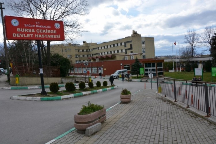 Bursa'da  45 yıldır aynı hastanede &ccedil;alışan hemşire emekli oldu