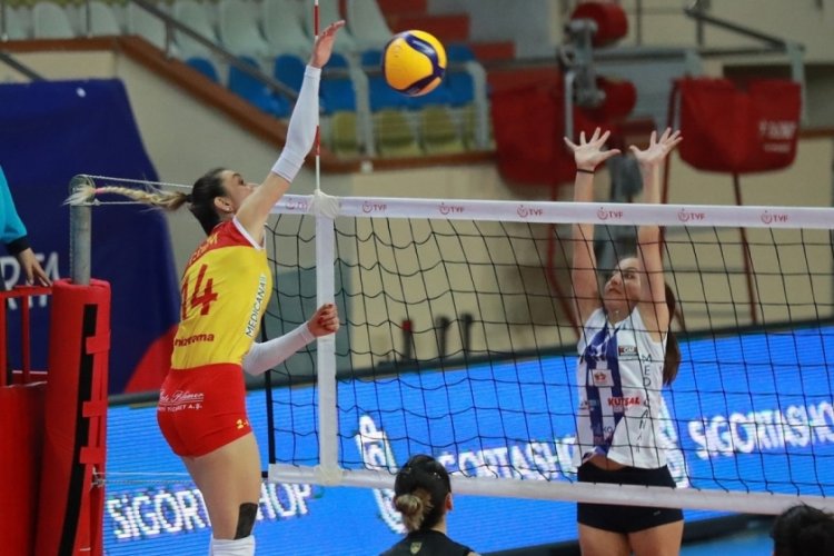 G&ouml;ztepe voleybolda başantren&ouml;r ve 9 oyuncusuyla yollarını ayırdı